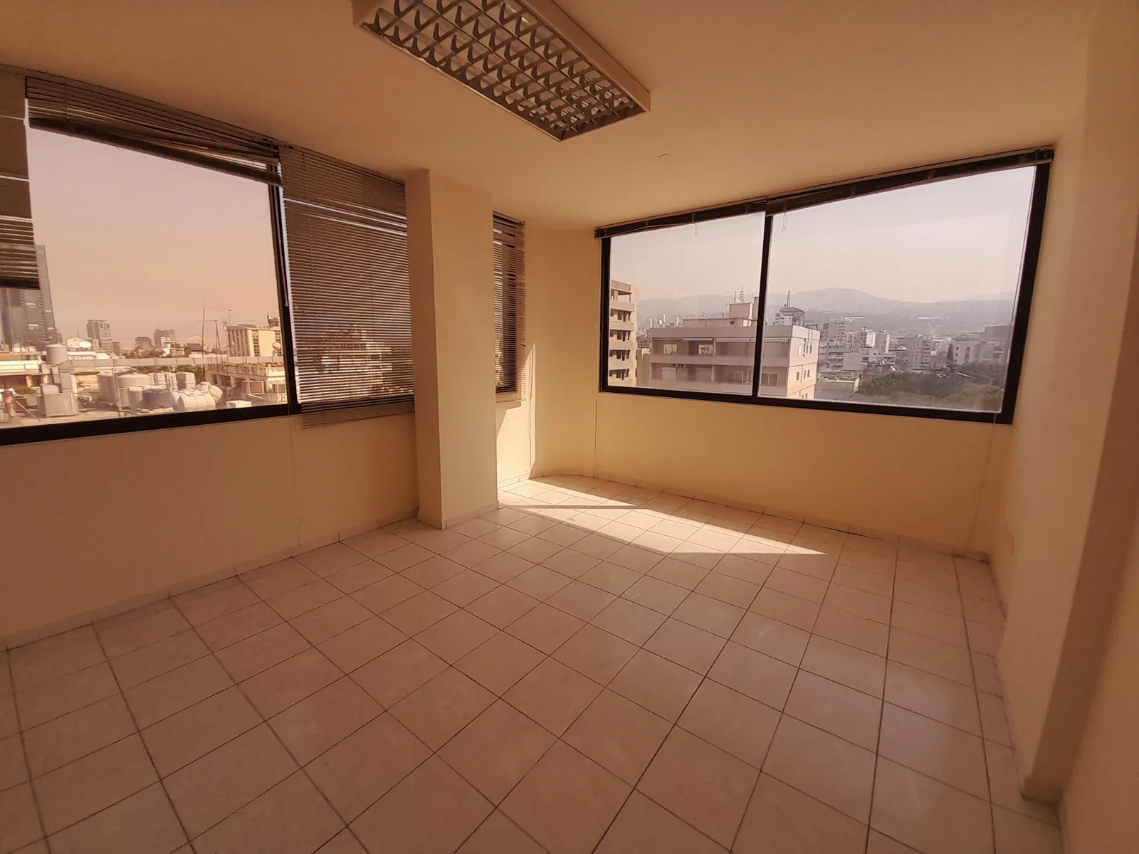 Office for Rent in Horch Tabet, Metn — الصورة 2