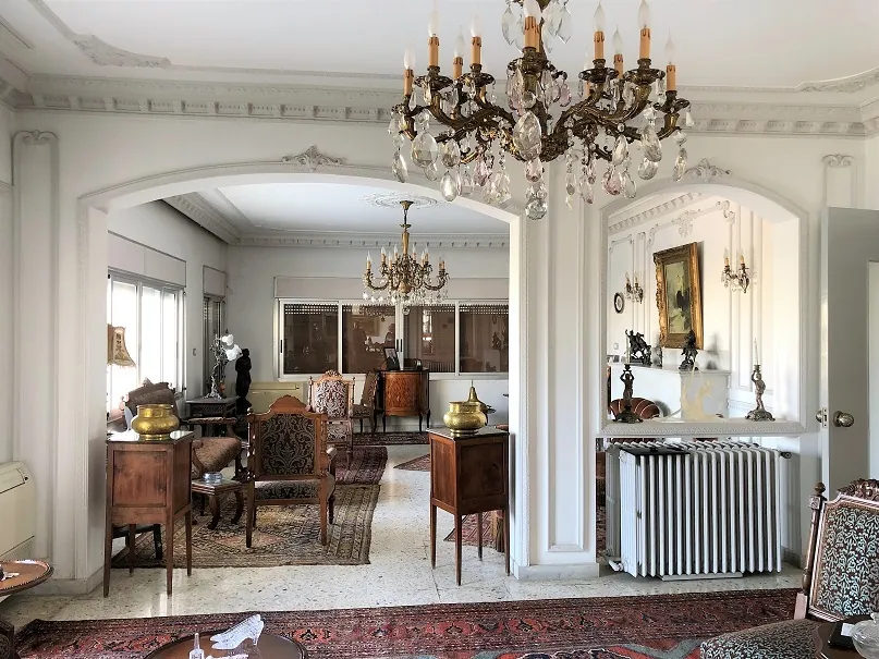 Vintage Penthouse in a Prestigious Location in Achrafieh with a View — الصورة 2