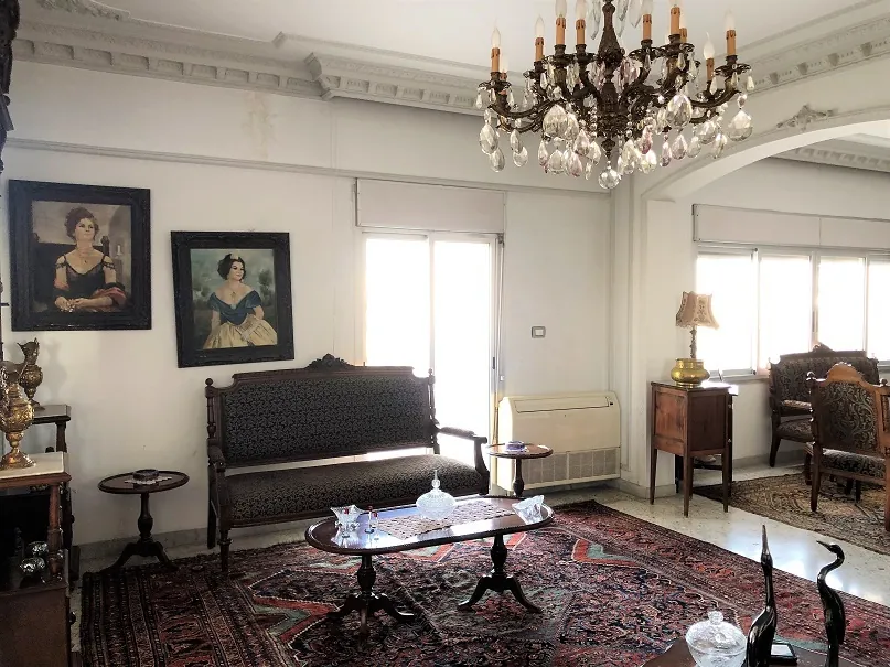 Vintage Penthouse in a Prestigious Location in Achrafieh with a View — الصورة 3