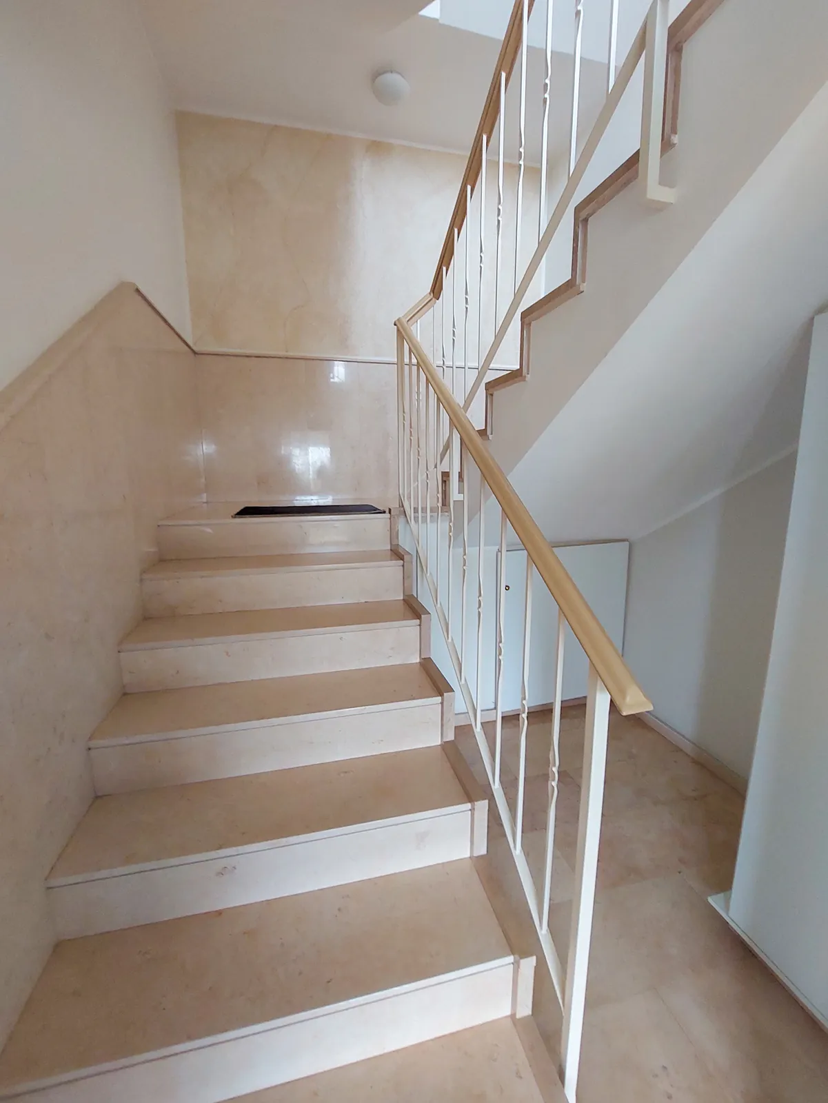 Villa in Beit Chabeb, Metn with Breathtaking Mountain View — الصورة 3