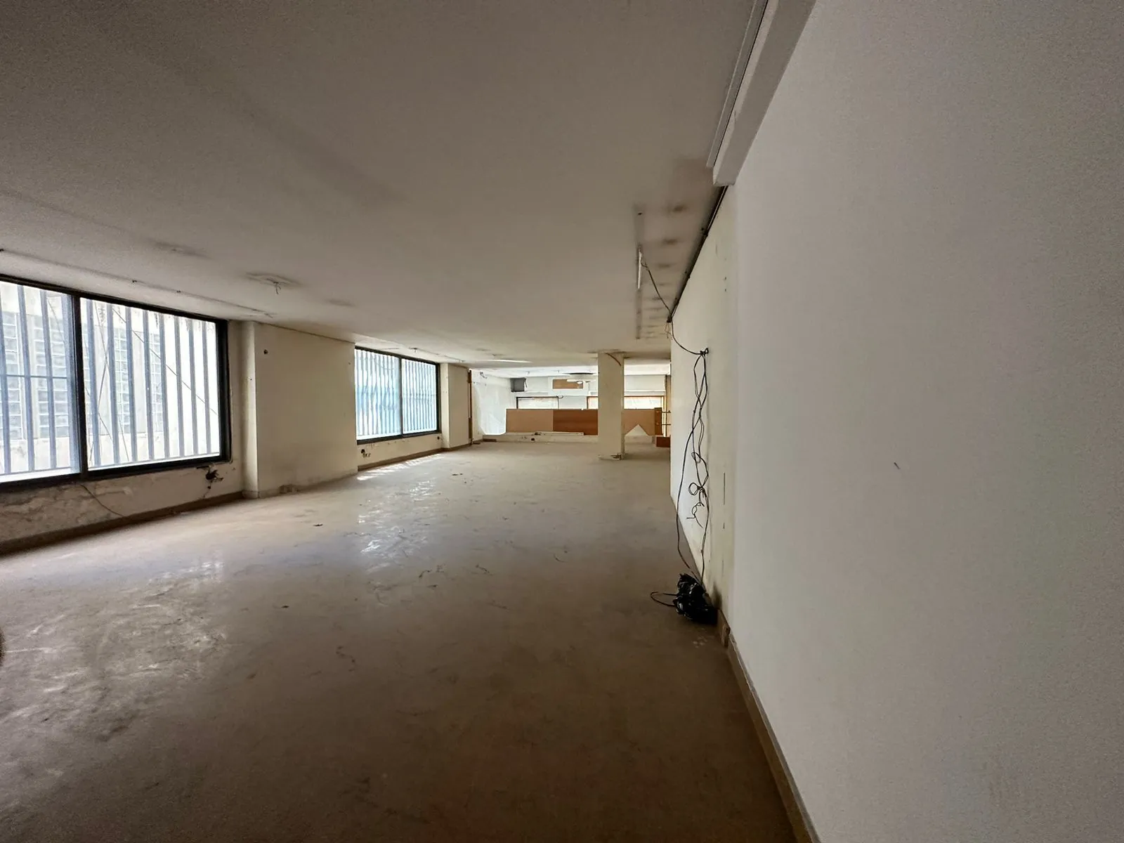 Shops and Offices for Rent in Center of Kaslik, Keserwan — الصورة 2