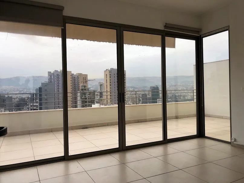 Duplex for Rent in Achrafieh, Beirut with Mountain and City View — الصورة 2
