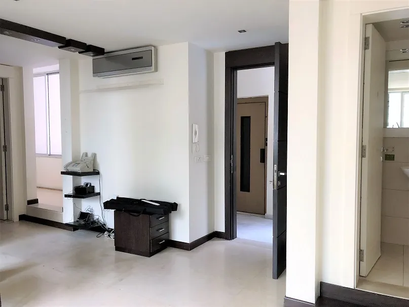 Prime Location Office for Rent in Achrafieh, Beirut — الصورة 2