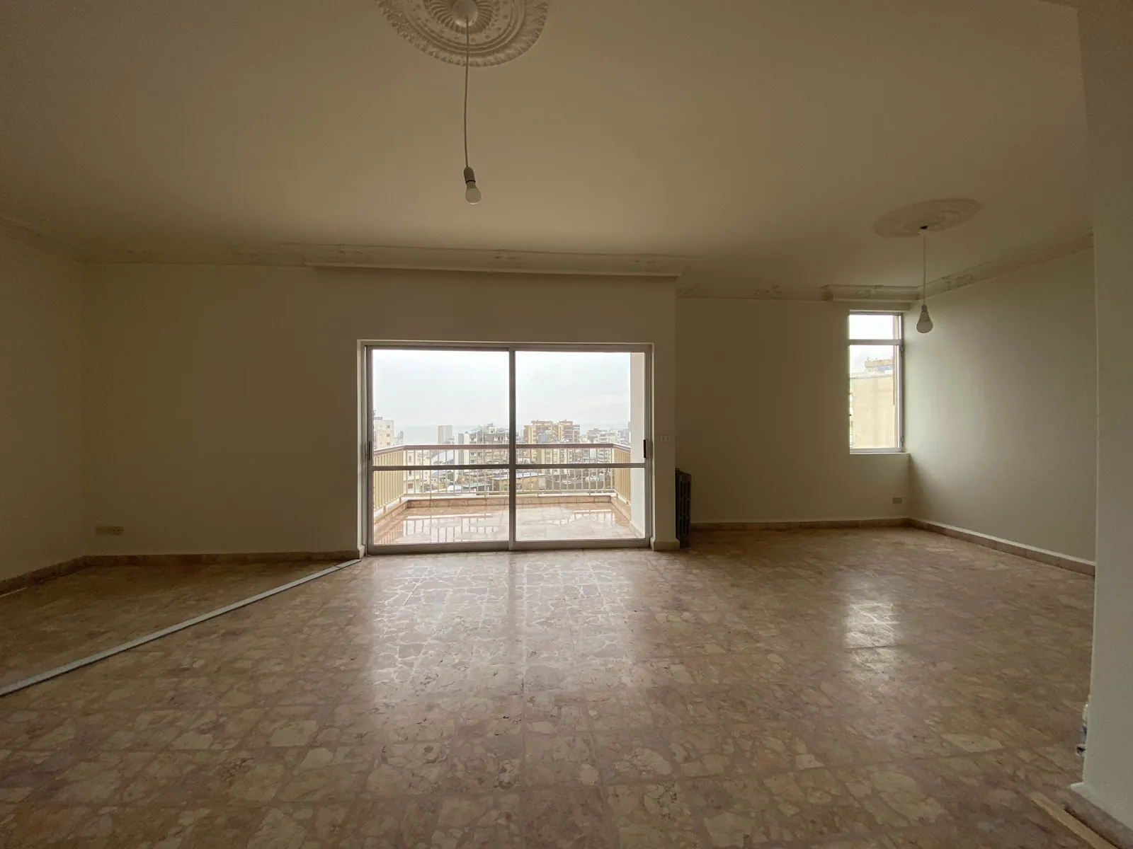Apartment for Rent in Jal El Dib, Metn with Sea View — الصورة 2
