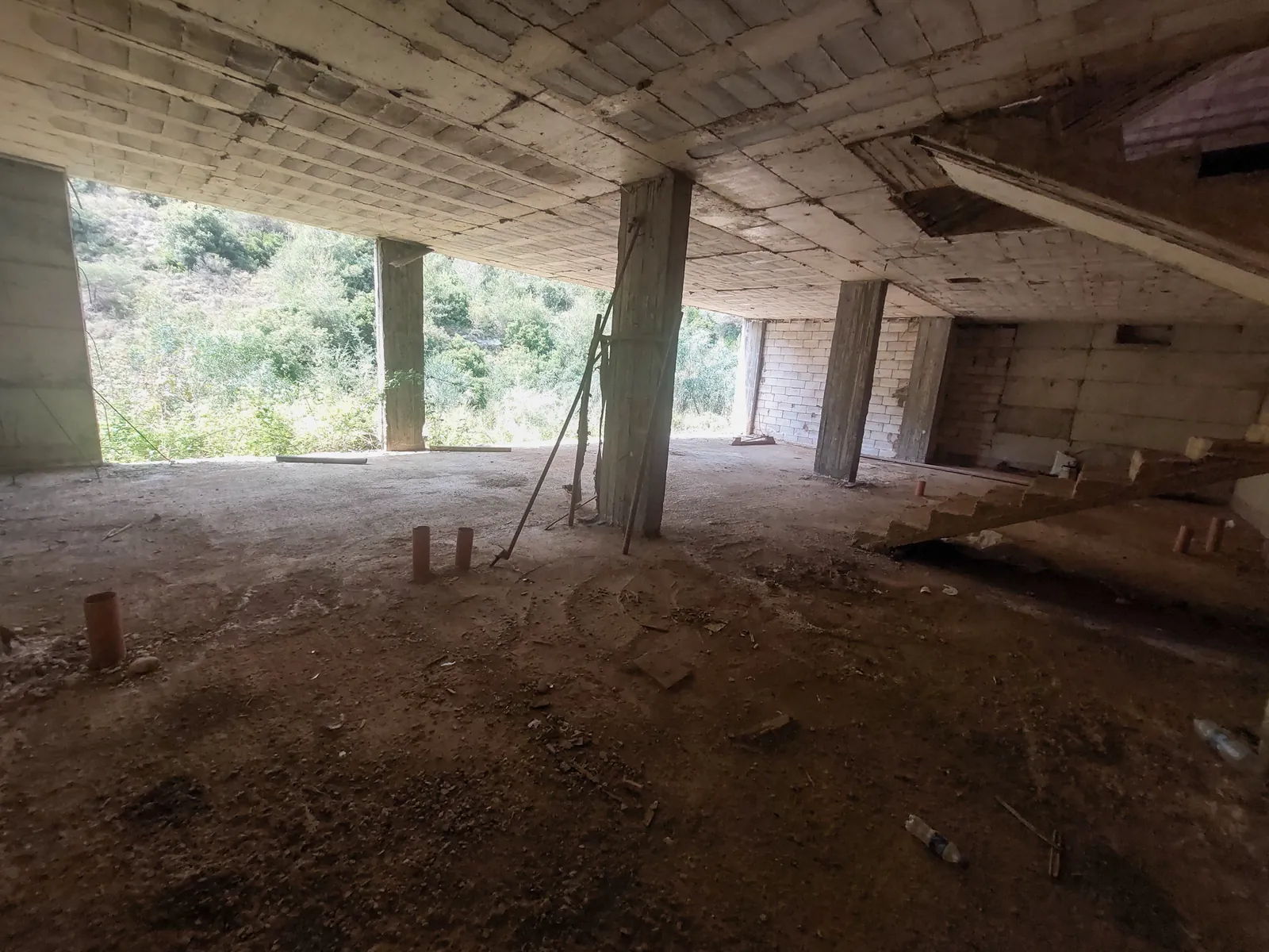 Triplex Villa in Aoukar, Metn with Mountain View — الصورة 2