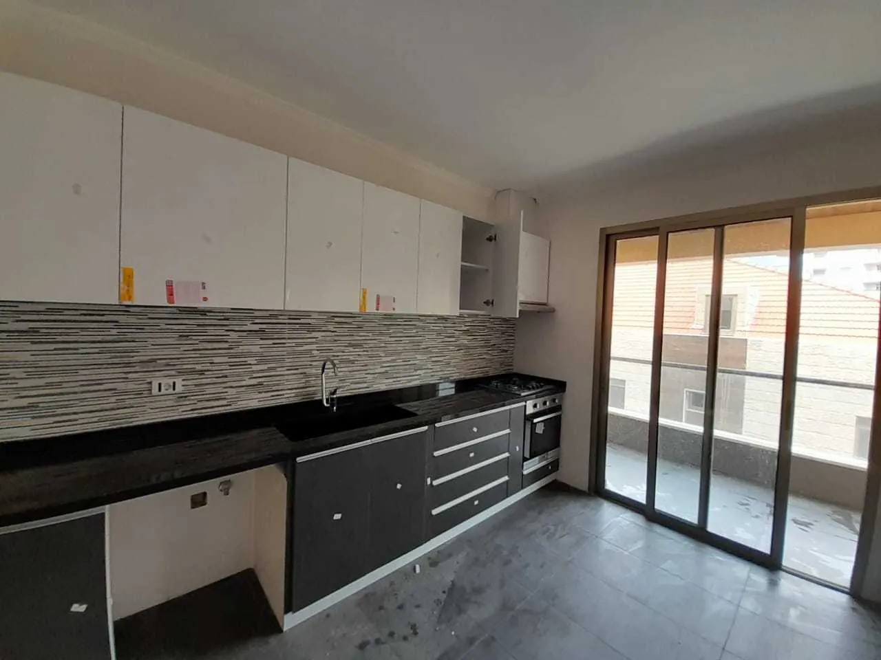 Apartment for Rent in Roumieh, Metn with Mountain View — الصورة 2