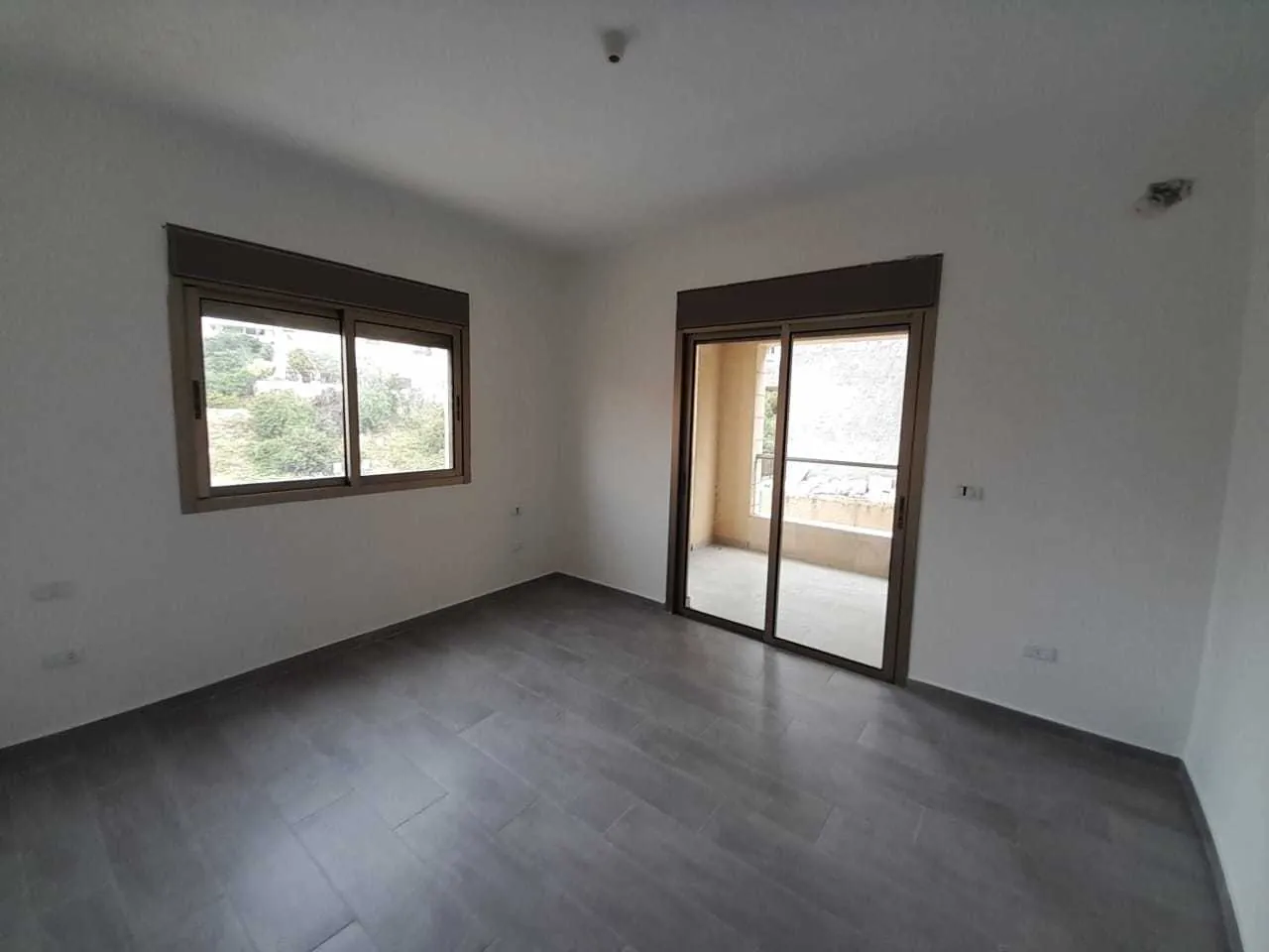 Apartment for Rent in Roumieh, Metn with Mountain View — الصورة 3