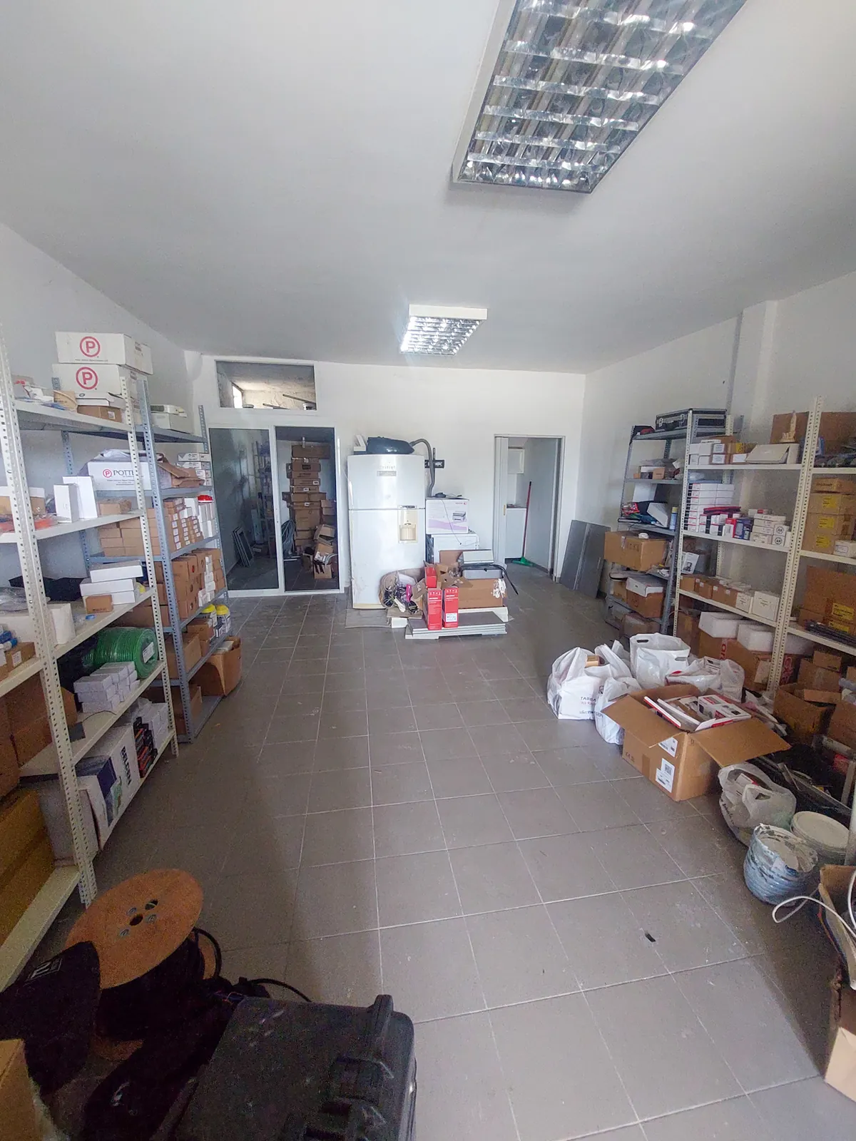 Shop/Warehouse in Dbayeh, Metn — الصورة 2