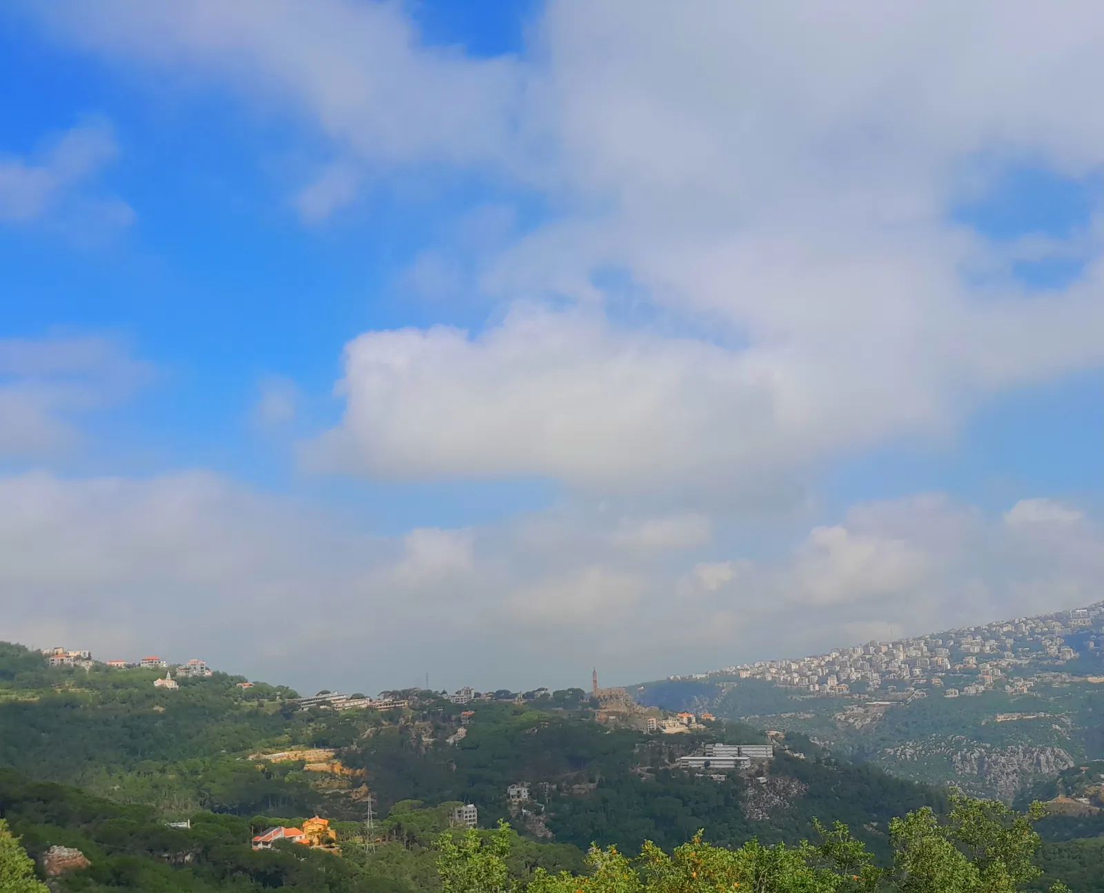 Land in Bikfaya, Metn Overlooking the Mountains — الصورة 2