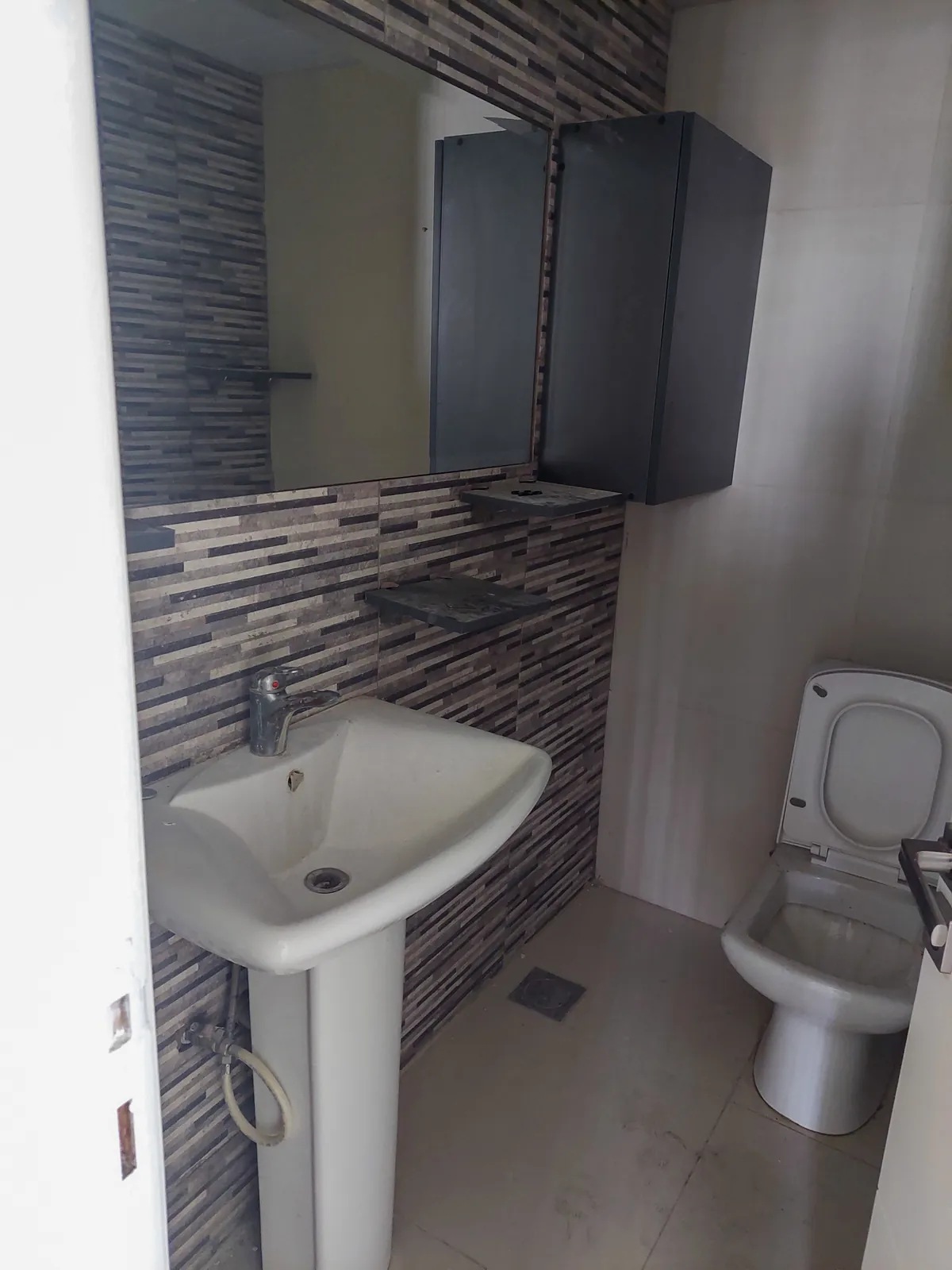 Apartment for Rent in Zikrit, Metn — الصورة 4