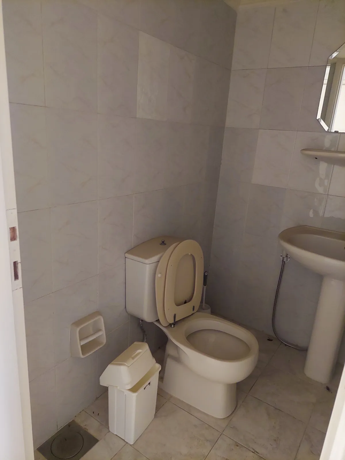 PAYMENT FACILITIES AVAILABLE -Apartment for Sale/Rent in Qornet El Hamra — photo 5