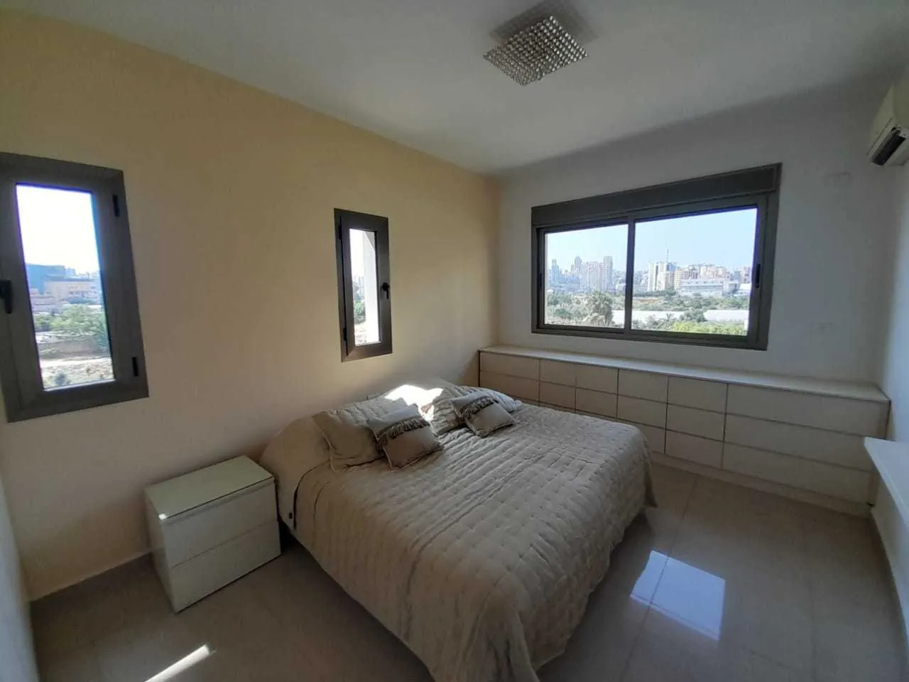 Furnished Apartment in Sin El Fil, Metn with City View — الصورة 4