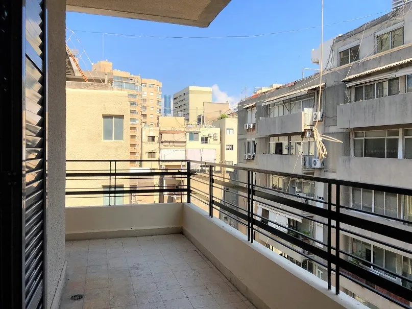 Fully Furnished & Renovated Apartment in Achrafieh, Beirut — الصورة 1