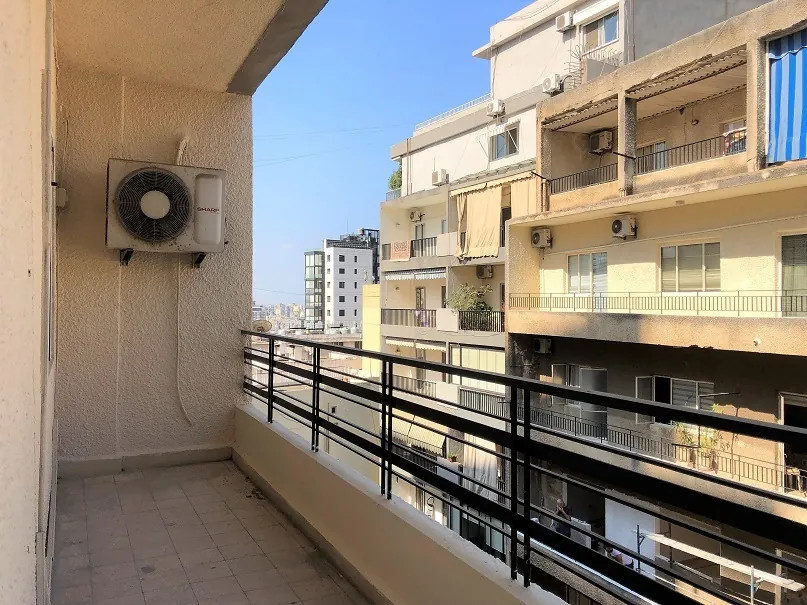 Fully Furnished & Renovated Apartment in Achrafieh, Beirut — الصورة 2