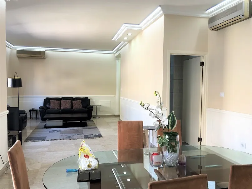 Fully Furnished & Renovated Apartment in Achrafieh, Beirut — الصورة 3