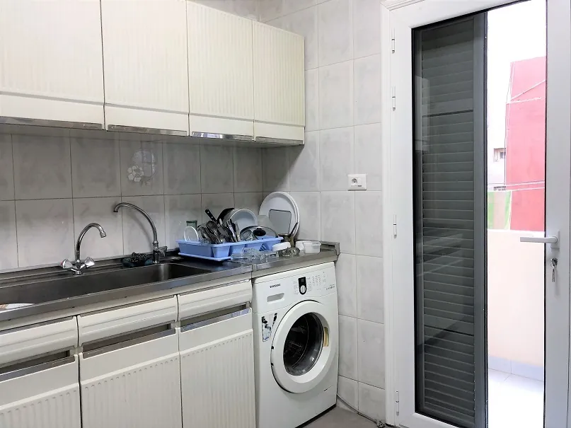 Fully Furnished & Renovated Apartment in Achrafieh, Beirut — الصورة 4