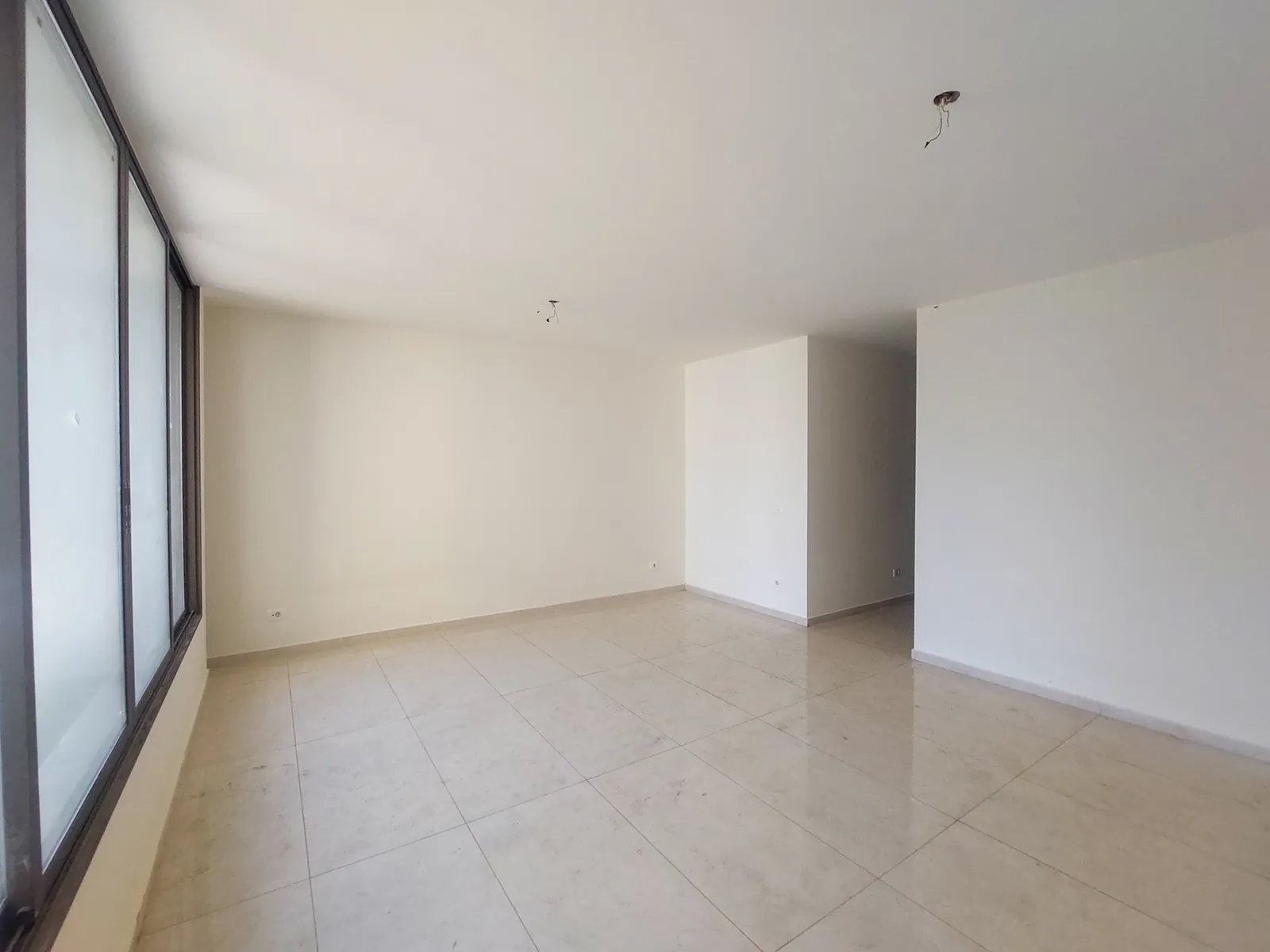 Prime Location Apartment in Dekwaneh, Metn — الصورة 2