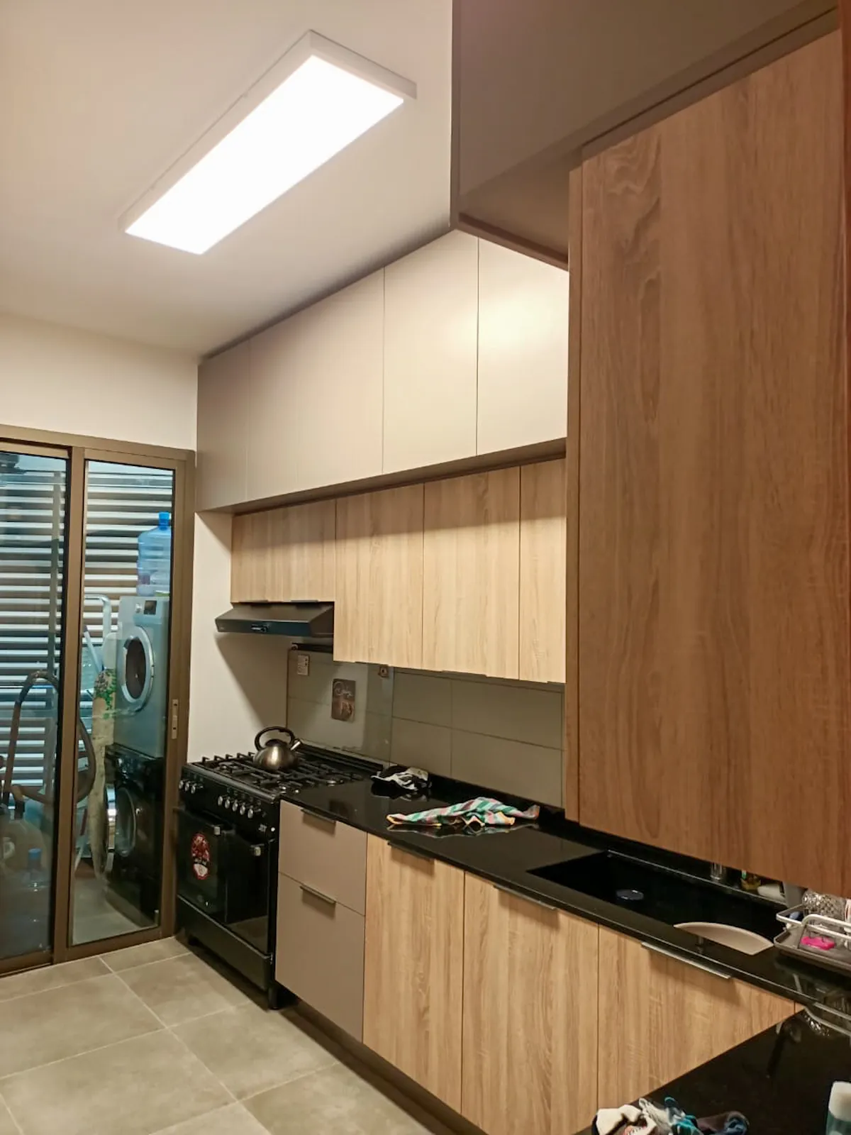 Furnished Apartment in Zikrit with Sea and Mountain View — الصورة 3