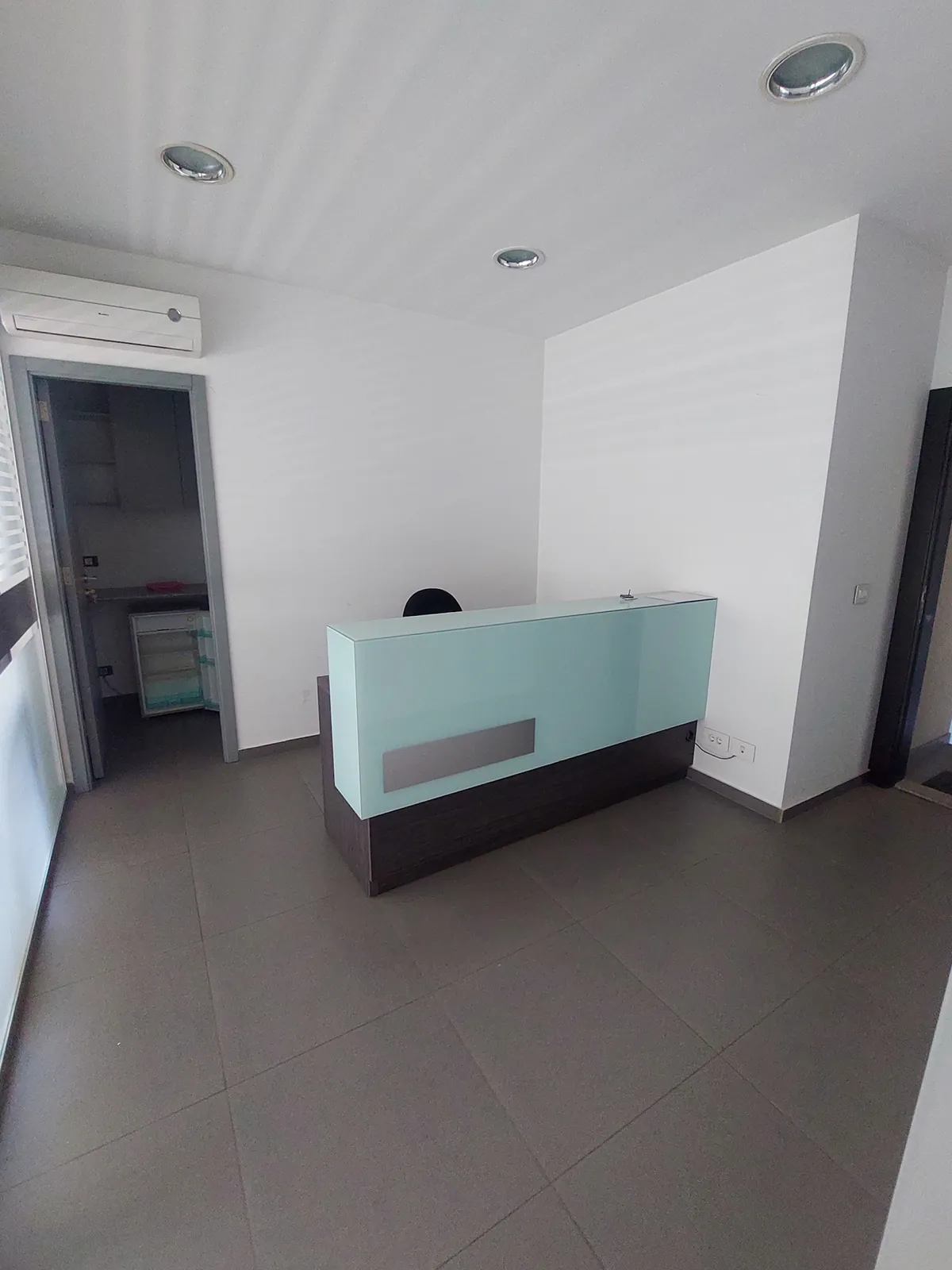 Fully Furnished Office in Dekwaneh, Metn — الصورة 3