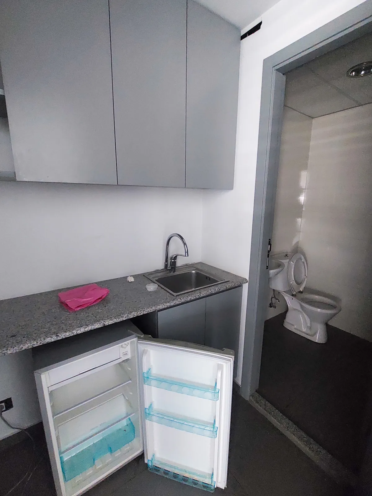 Prime Location Office in Dekwaneh, Metn — الصورة 5