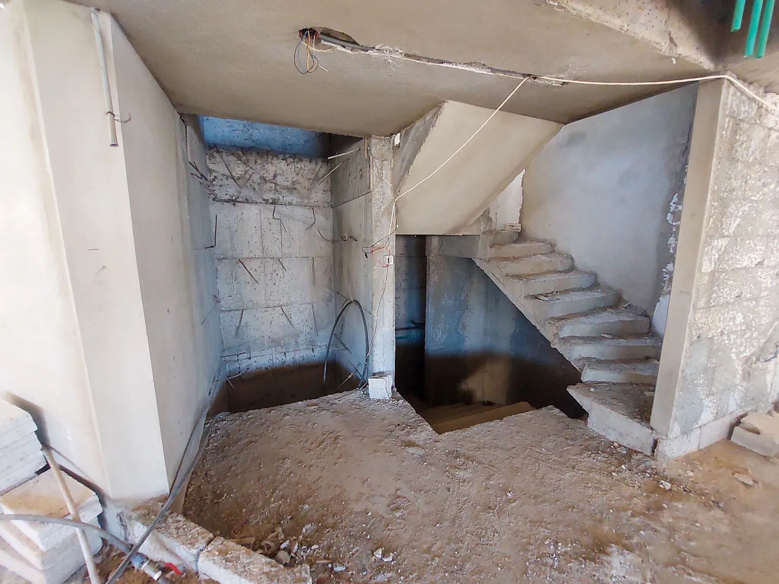 Full Building in Elissar, Metn with Sea and Mountain View — photo 3