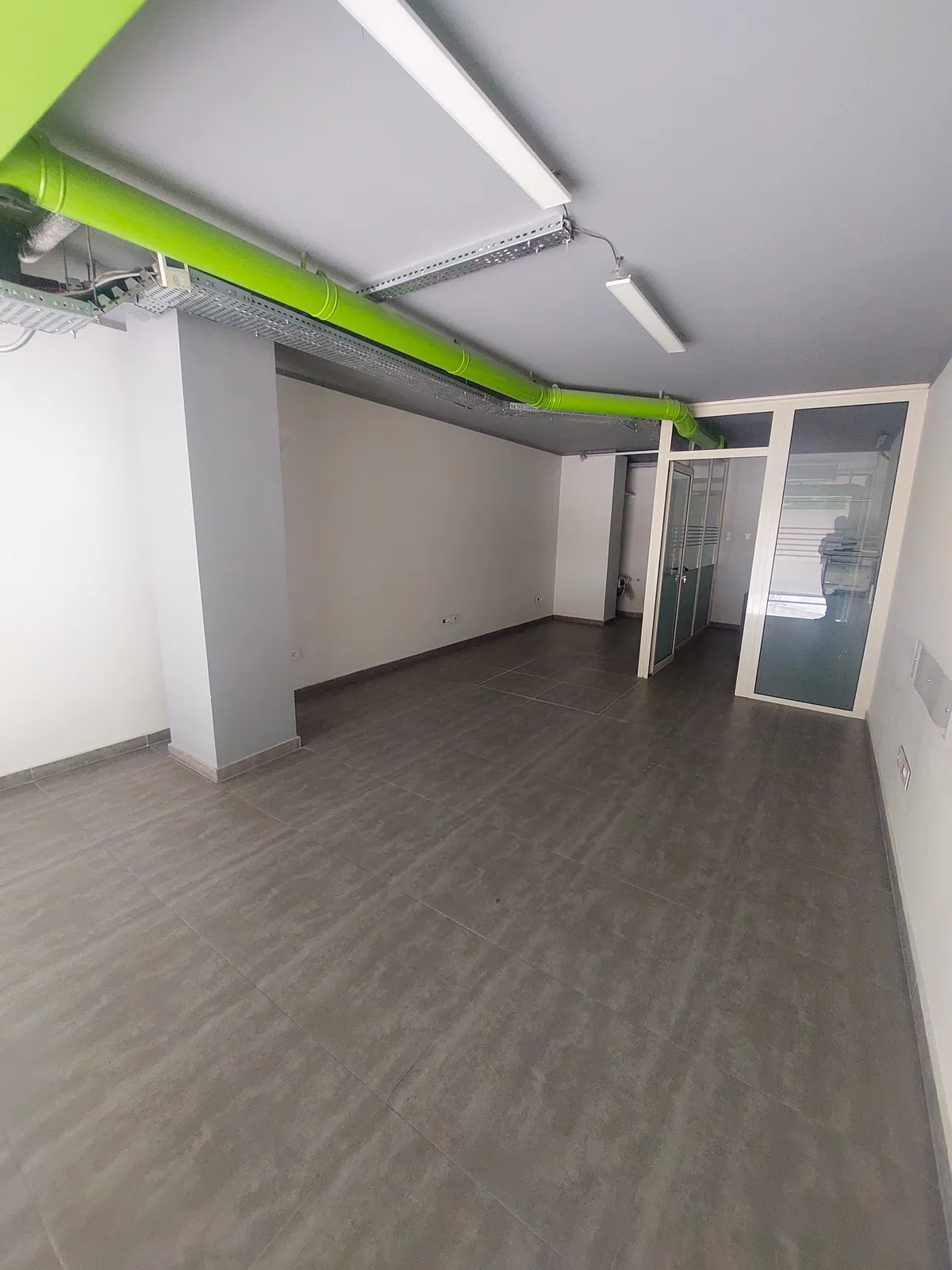 Showroom/Office for Sale or for Rent in Mazraat Yachouh, Metn — الصورة 3