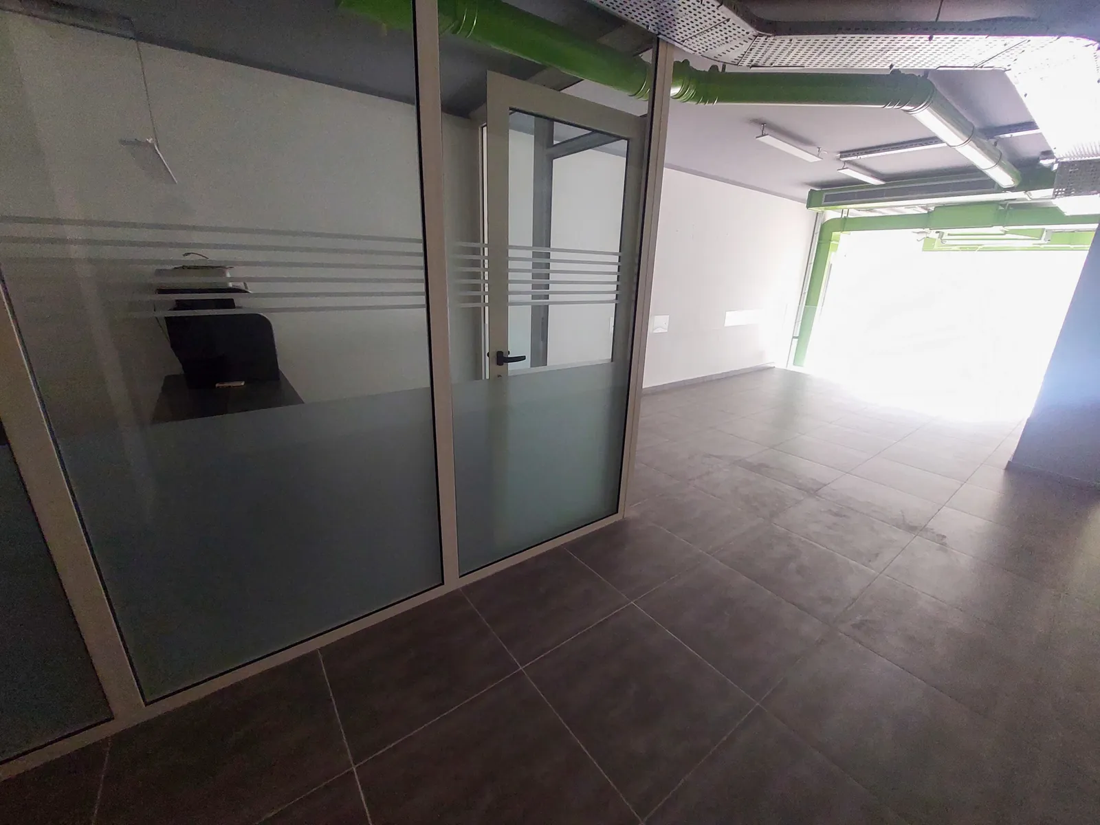 Showroom/Office for Sale or for Rent in Mazraat Yachouh, Metn — الصورة 4