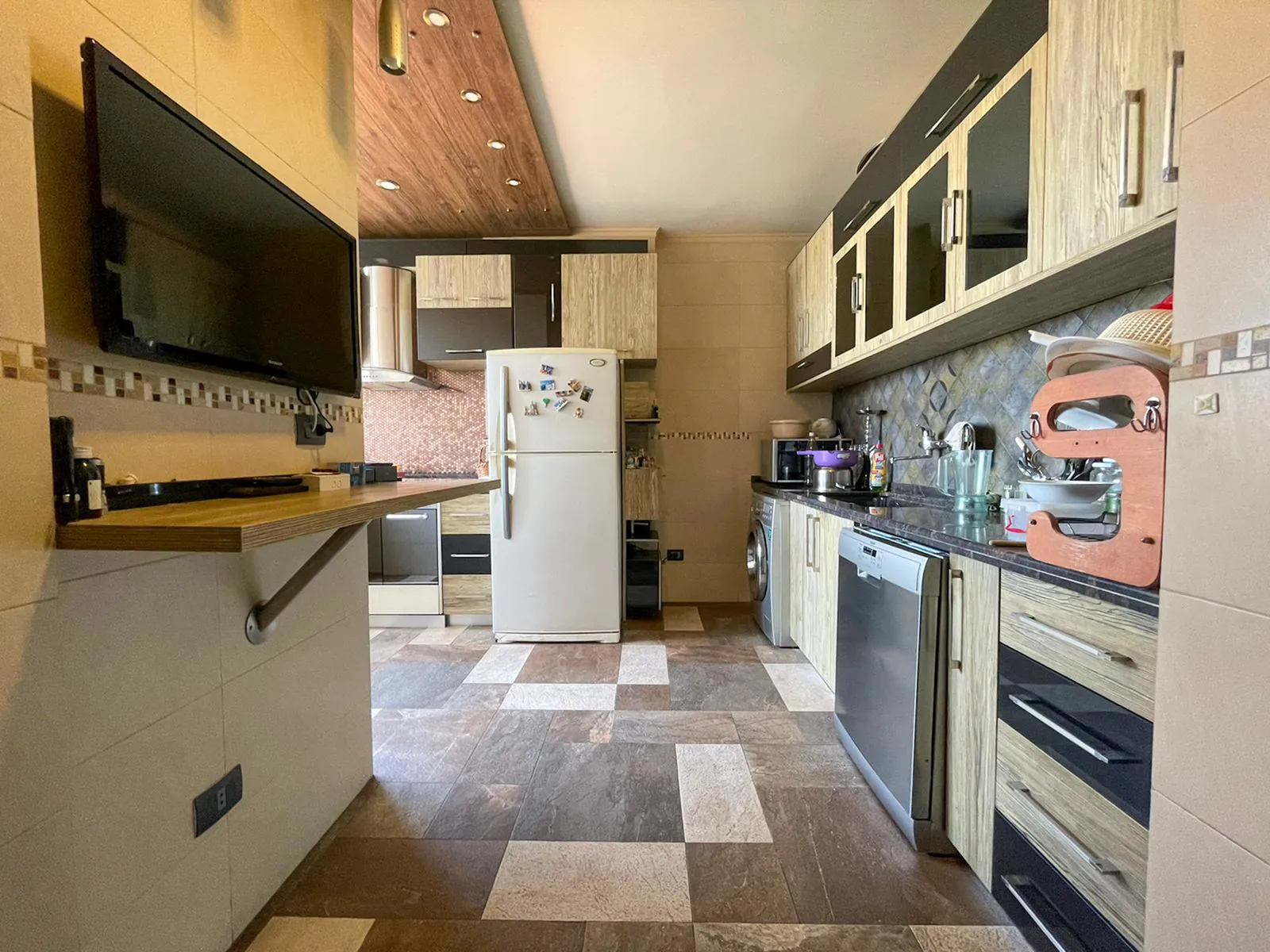 Furnished Apartment in Dbayeh, Metn — الصورة 5