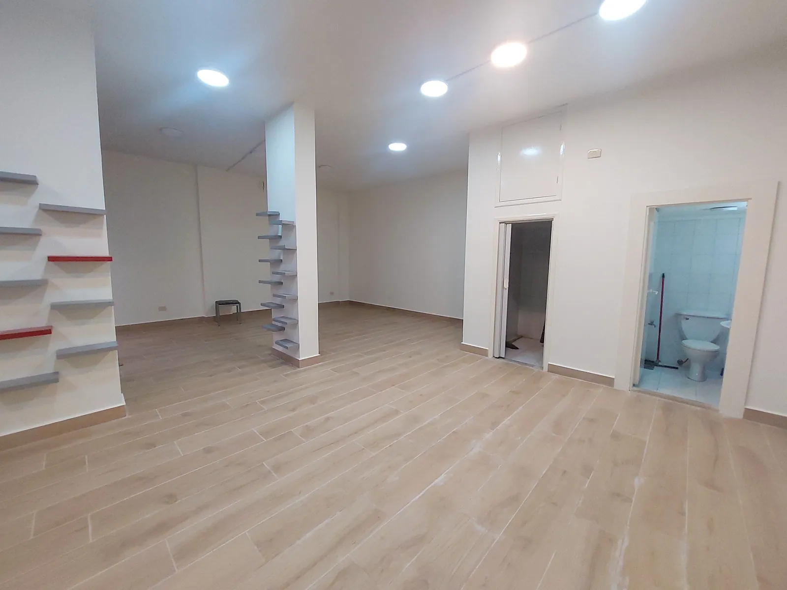 Prime Location Shop in Naccache, Metn — الصورة 2