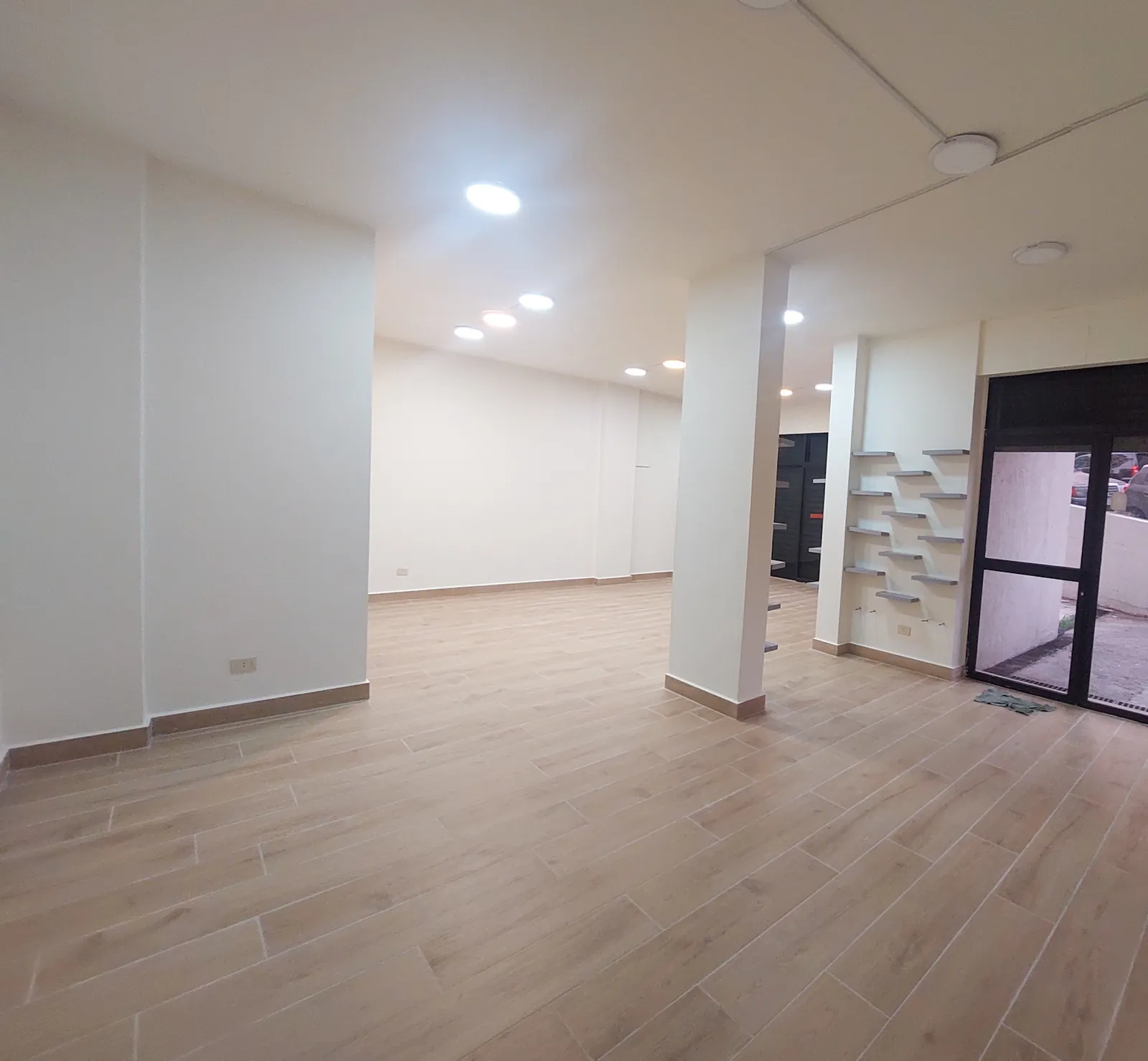Prime Location Shop in Naccache, Metn — الصورة 3