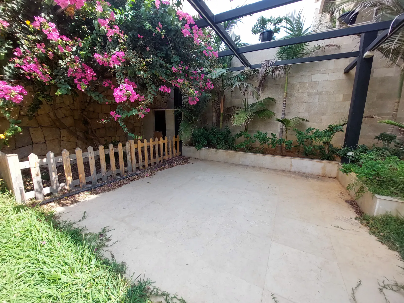 Semi Furnished Apartment for Rent in Beit El Chaar, Metn — الصورة 1