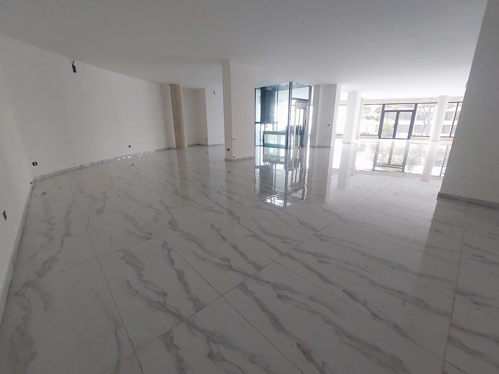 Prime Location New Showroom for Rent in Qornet Chehwan, Metn — الصورة 2