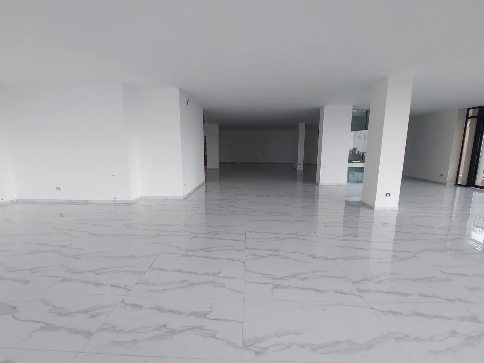Prime Location New Showroom for Rent in Qornet Chehwan, Metn — الصورة 4