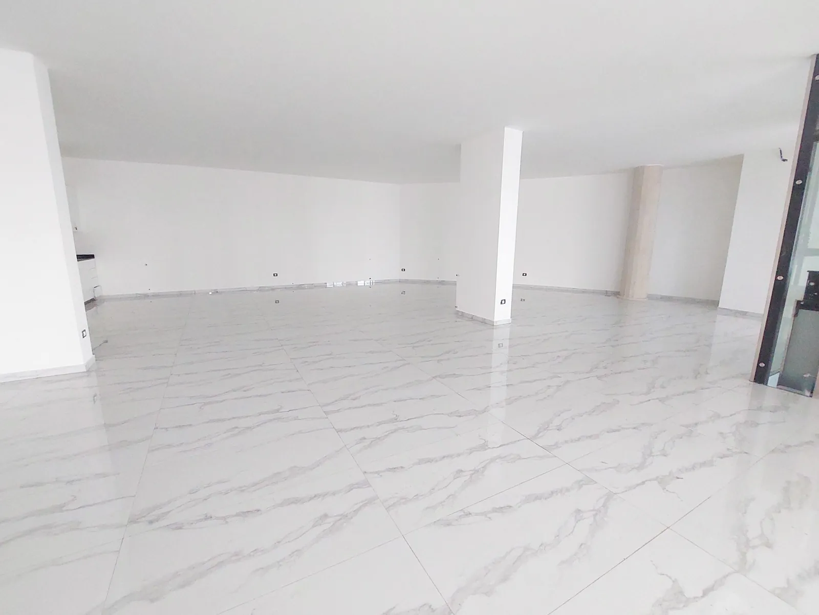 Prime Location New Showroom for Rent in Qornet Chehwan, Metn — الصورة 5