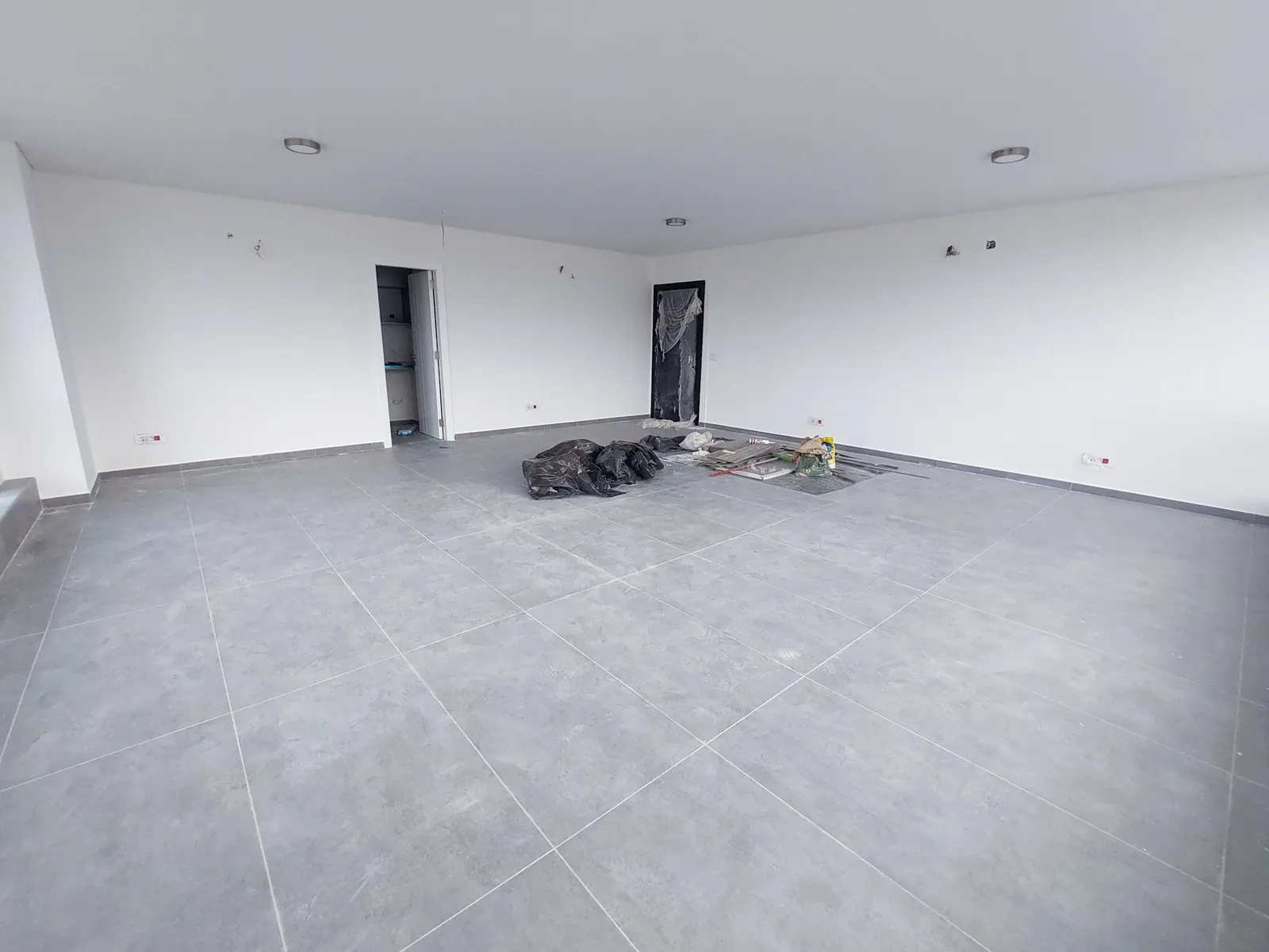 Prime Location Office for Rent in Bauchrieh, Metn — الصورة 2