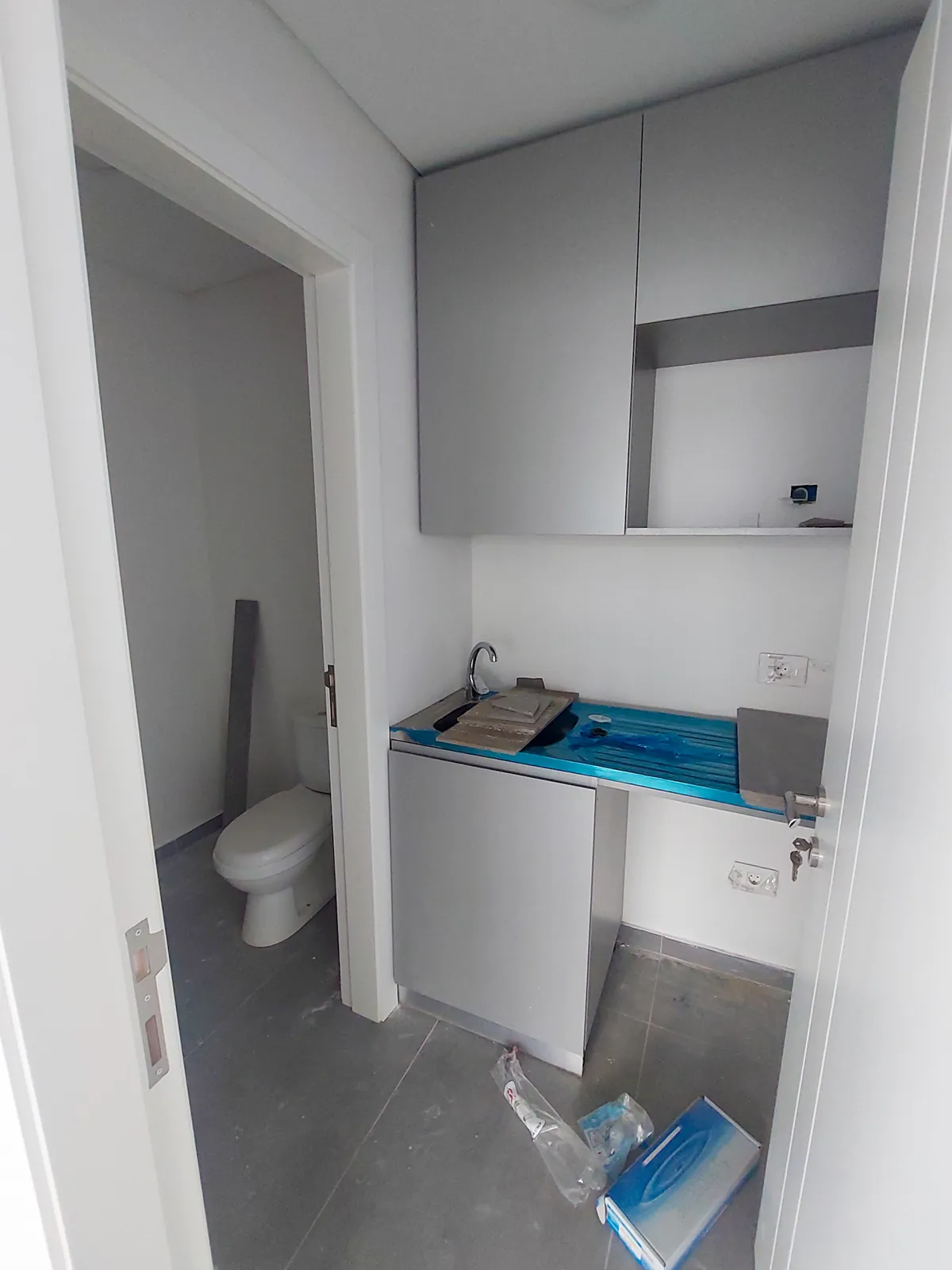 Prime Location Office for Rent in Bauchrieh, Metn — الصورة 3
