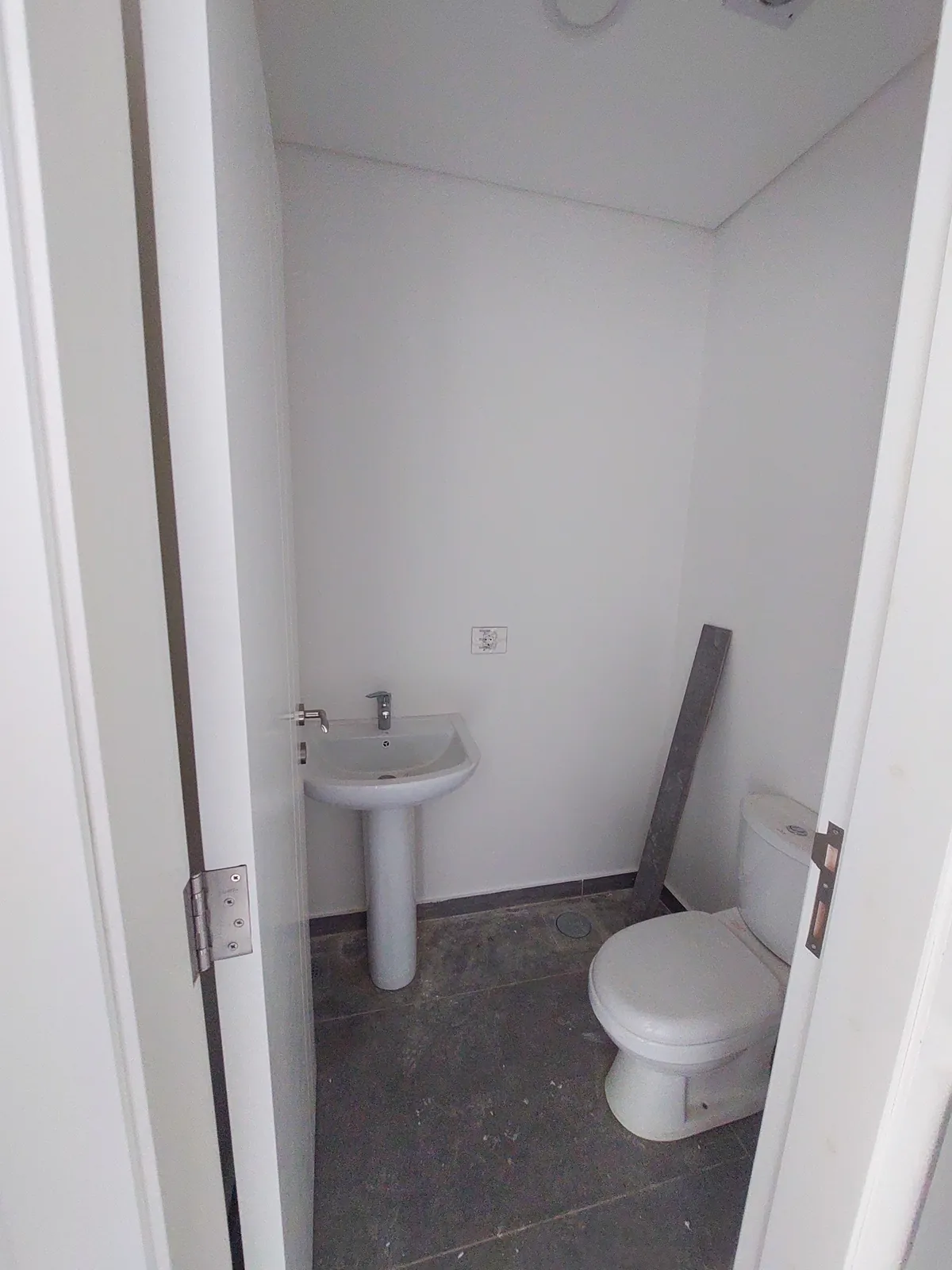 Prime Location Office for Rent in Bauchrieh, Metn — الصورة 4