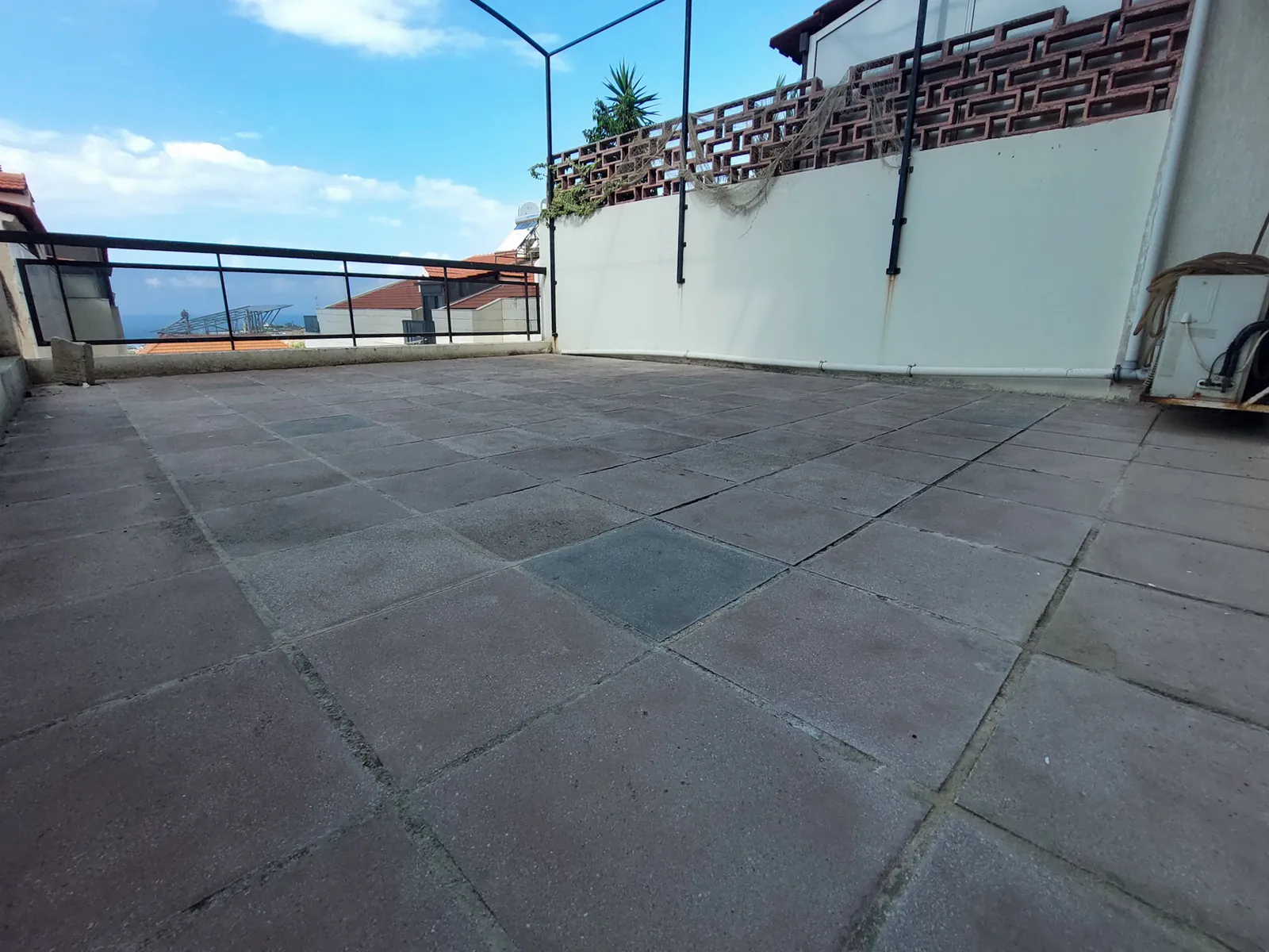 Spacious Apartment in Aoukar, Metn with Terrace