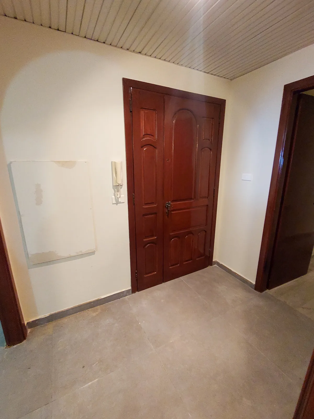 Spacious Apartment in Aoukar, Metn with Terrace — photo 2