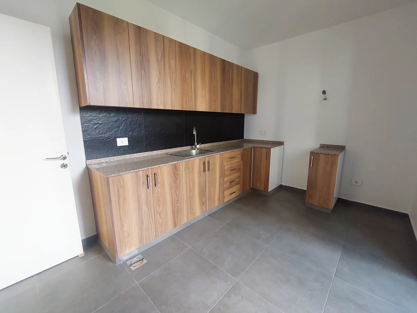 Brand New Apartment in Mazraat Yachouh, Metn — الصورة 3