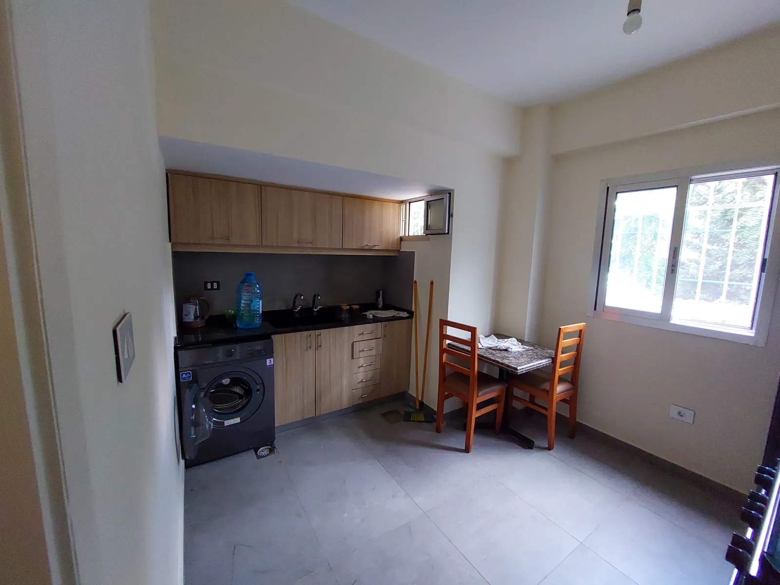 Fully Furnished Apartment in Dbayeh, Metn — الصورة 4