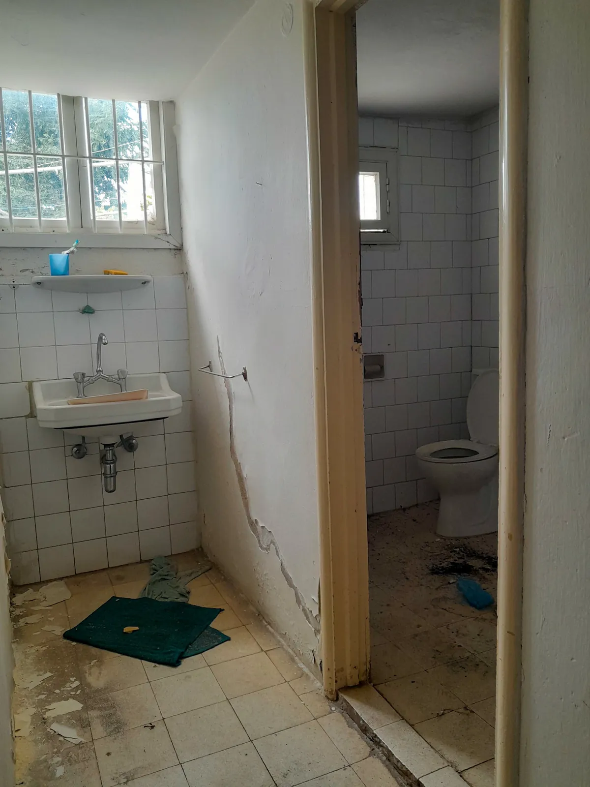Detached Old House in Baabdat, Metn with Partial View — photo 4