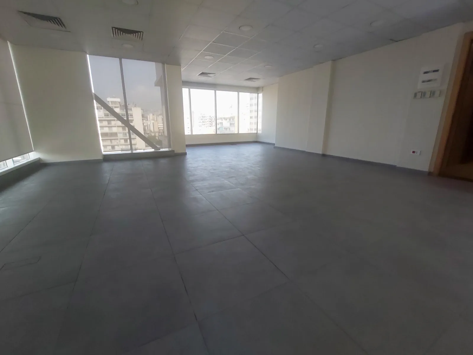 Prime Location Office for Rent in Bauchrieh, Metn — الصورة 4