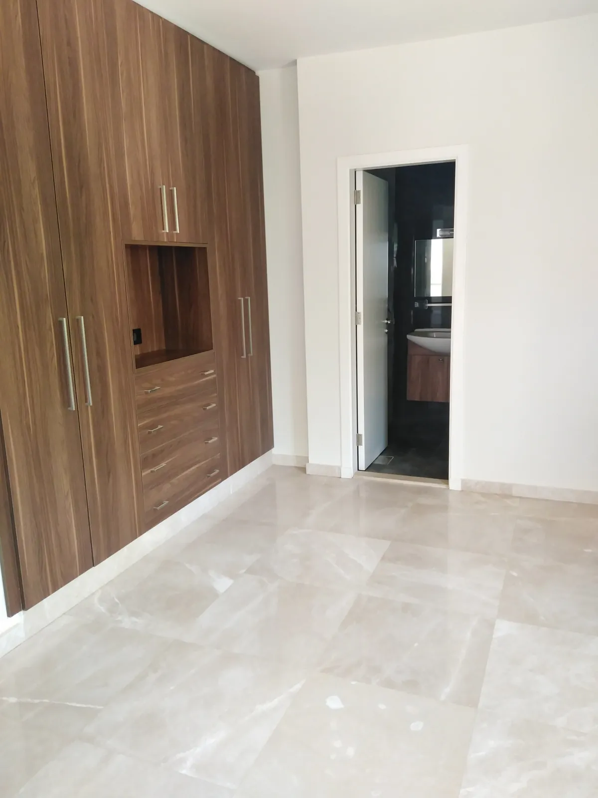 Apartment in Qornet El Hamra, Metn with Sea and Mountain View — الصورة 3