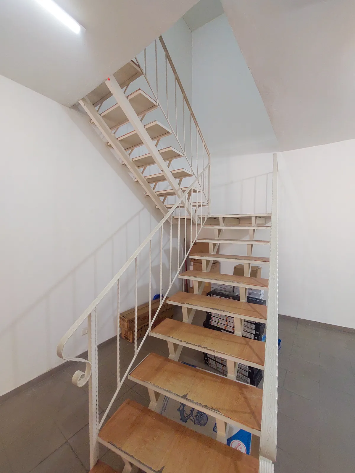 Prime Location Shop in Dekwaneh, Metn — photo 4