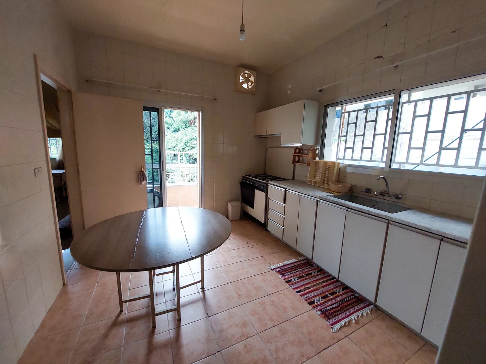 Furnished Apartment for Rent in Mazraat Yachouh with View — الصورة 3