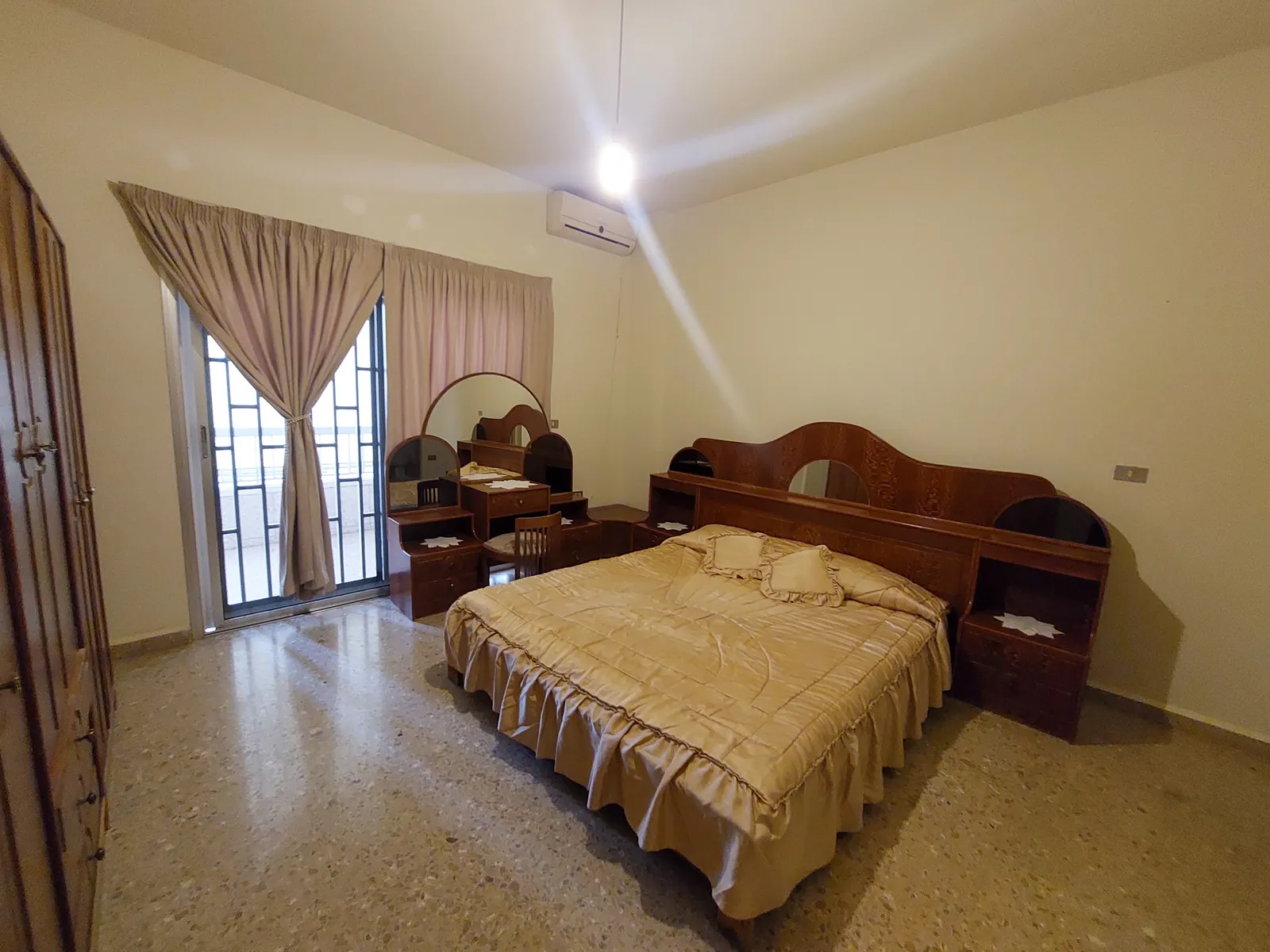 Furnished Apartment for Rent in Mazraat Yachouh with View — الصورة 4