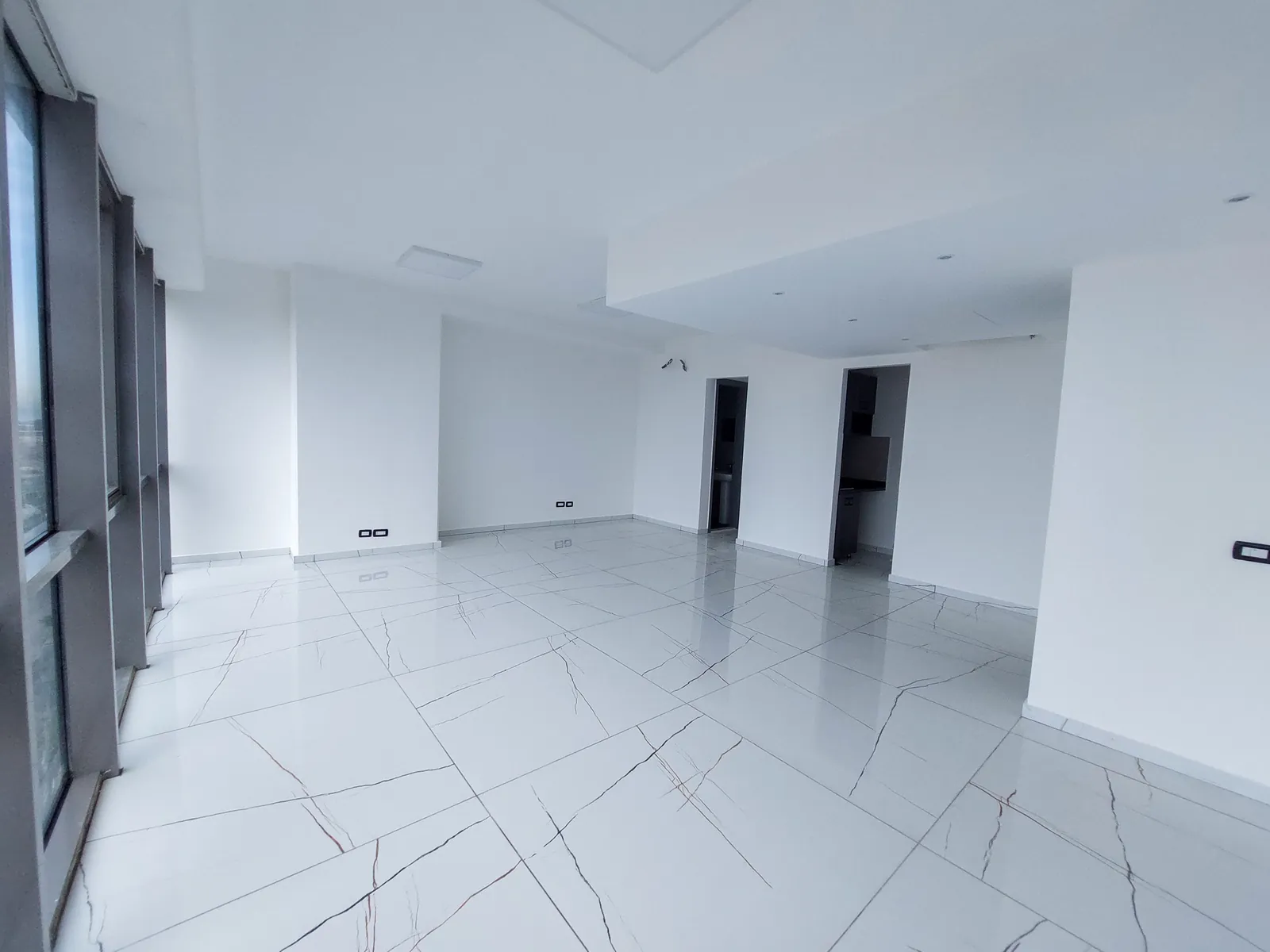 Prime Location New Office for Rent in Dbayeh, Metn — الصورة 2