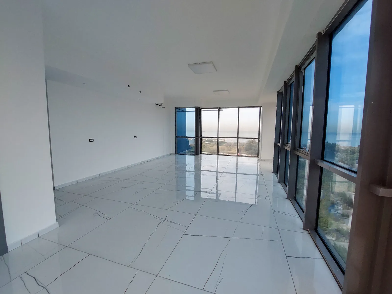 Prime Location New Office in Dbayeh, Metn — الصورة 2