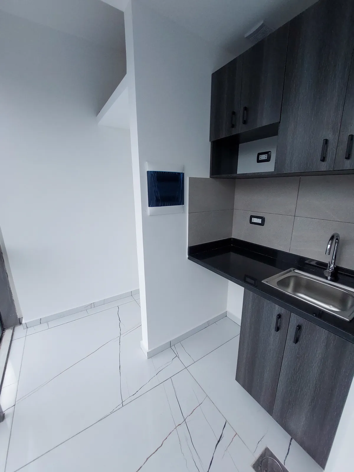 Prime Location New Office in Dbayeh, Metn — الصورة 5